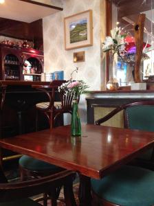 Lounge atau bar di Templemore Arms Hotel