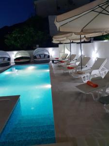 Bazén v ubytování Villa Medusa Apartments nebo v jeho okolí