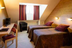 TV in/ali zabaviščno središče v nastanitvi Hotel le Chalet