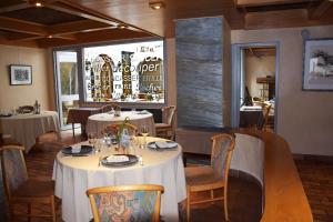 Restavracija oz. druge možnosti za prehrano v nastanitvi Hotel le Chalet