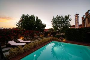 Bazén v ubytování Hotel Il Campanile nebo v jeho okolí