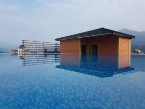 Bazén v ubytování Bodhi Suites Boutique Hotel and Spa nebo v jeho okolí