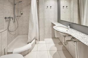 Koupelna v ubytování Hotel Central Luzern + 37 fotografií