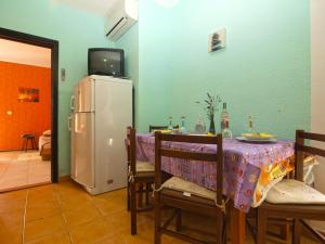 Televízia a/alebo spoločenská miestnosť v ubytovaní Apartments Davor 1676