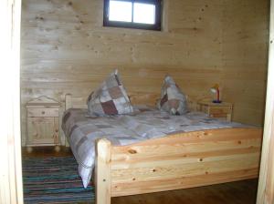 Llit o llits en una habitació de Mucenieki pie Tukuma
