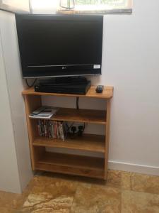 TV/trung tâm giải trí tại The Ceramic House