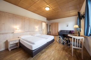 Postel nebo postele na pokoji v ubytování Hotel Masatsch
