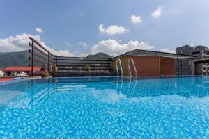 Bazén v ubytování Bodhi Suites Boutique Hotel and Spa nebo v jeho okolí