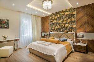 Postel nebo postele na pokoji v ubytování Miraval Luxury Rooms