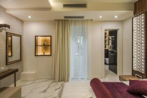 Koupelna v ubytování Miraval Luxury Rooms + 65 fotografií