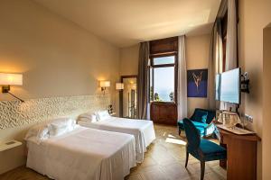 Postel nebo postele na pokoji v ubytování Hotel Laurin + 37 fotografií