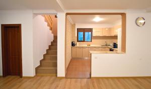 an open kitchen and staircase in a house at Cabana Oana Retezat in Râu de Mori