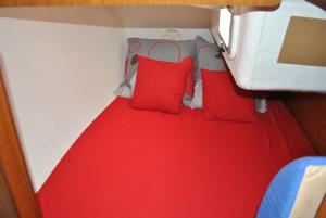Voodi või voodid majutusasutuse nuit sur un voilier toas