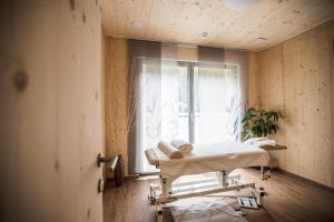 a hospital room with a bed and a window at Hotel Burgaunerhof in Martello