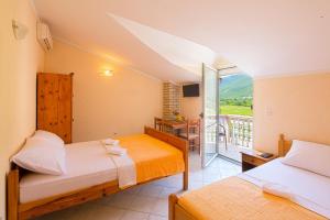 Postel nebo postele na pokoji v ubytování Apartmani Mihailovic + 82 fotografií