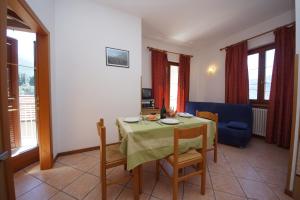 Ruang duduk di Hotel Alpi