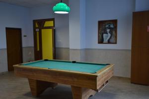 Biliár nebo kulečník v ubytování Hotel Vion