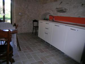 Kuchyň nebo kuchyňský kout v ubytování Masseria del Ponte