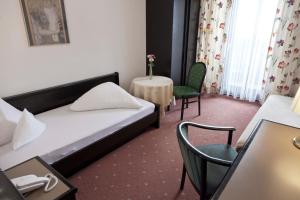Postel nebo postele na pokoji v ubytování Hotel Neue Burg