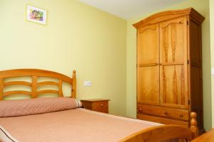 Tempat tidur dalam kamar di Chalet Suiza