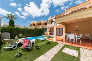 a villa with a yard with a swimming pool at Lilies Villa - BlueSea in Albufeira