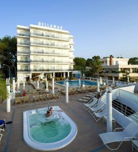 Basen w obiekcie Bellamar Hotel Beach & Spa lub w pobliżu