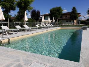 La Cascina Di Villa Due tesisinde veya buraya yakın yüzme havuzu