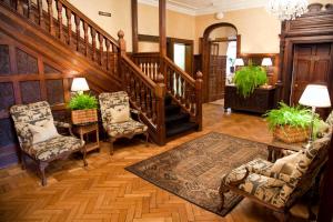 Posezení v ubytování Rowton Hall Hotel and Spa