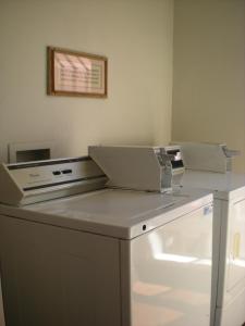 Фотография из галереи Travelers Inn - Phoenix в Финиксе