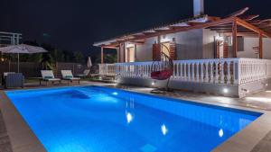 Bazén v ubytovaní Pothos Villas alebo v jeho blízkosti