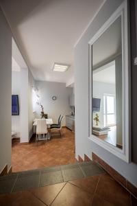 a hallway with a mirror and a table and chairs at Apartament Augustów in Augustów