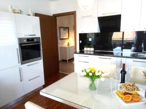 Kuchyň nebo kuchyňský kout v ubytování Apartment Kristina