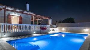 Bazén v ubytovaní Pothos Villas alebo v jeho blízkosti