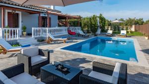 Bazén v ubytovaní Pothos Villas alebo v jeho blízkosti