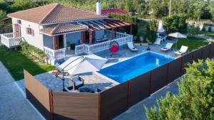 Bazén v ubytovaní Pothos Villas alebo v jeho blízkosti