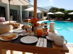 Opcije za doručak na raspolaganju gostima u objektu Villa Torrella