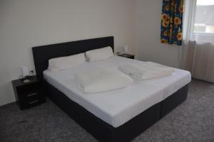 Postel nebo postele na pokoji v ubytování Hotel Böhmerwaldhof