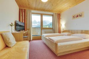 TV in/ali zabaviščno središče v nastanitvi Hotel Burtschahof