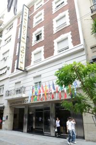 ด้านหน้าอาคารหรือทางเข้าของ Lafayette Hotel