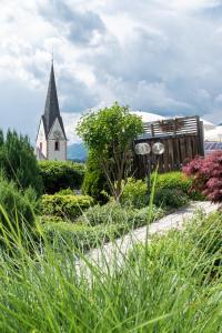 A garden outside Hotel-Café-Restaurant Matzelsdorfer Hof