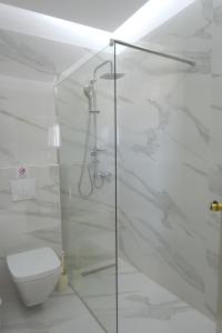 Ένα μπάνιο στο Trianta Apartments