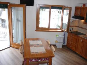 Kuchyň nebo kuchyňský kout v ubytování Casa Screm - Appartamenti e Camere -Rigolato - UD