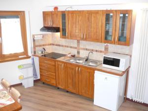 Kuchyň nebo kuchyňský kout v ubytování Casa Screm - Appartamenti e Camere -Rigolato - UD