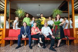 a group of people are posing for a picture at Seehotel Vinzenz in Velden am Wörthersee