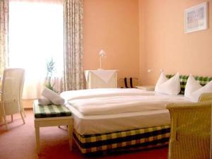 Postel nebo postele na pokoji v ubytování Hotel Neustadt