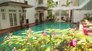 Bazén v ubytování Oak Ray Serene Garden Hotel nebo v jeho okolí