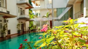 Bazén v ubytování Oak Ray Serene Garden Hotel nebo v jeho okolí
