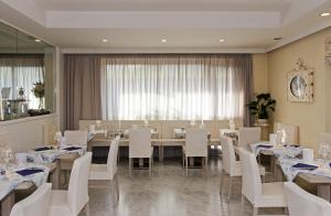 A restaurant or other place to eat at Hotel Eden