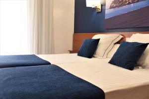 Postel nebo postele na pokoji v ubytování Hotel Jaime I