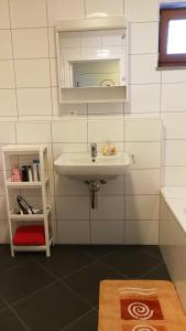 Et badeværelse på Holiday apartment #103 on Walensee